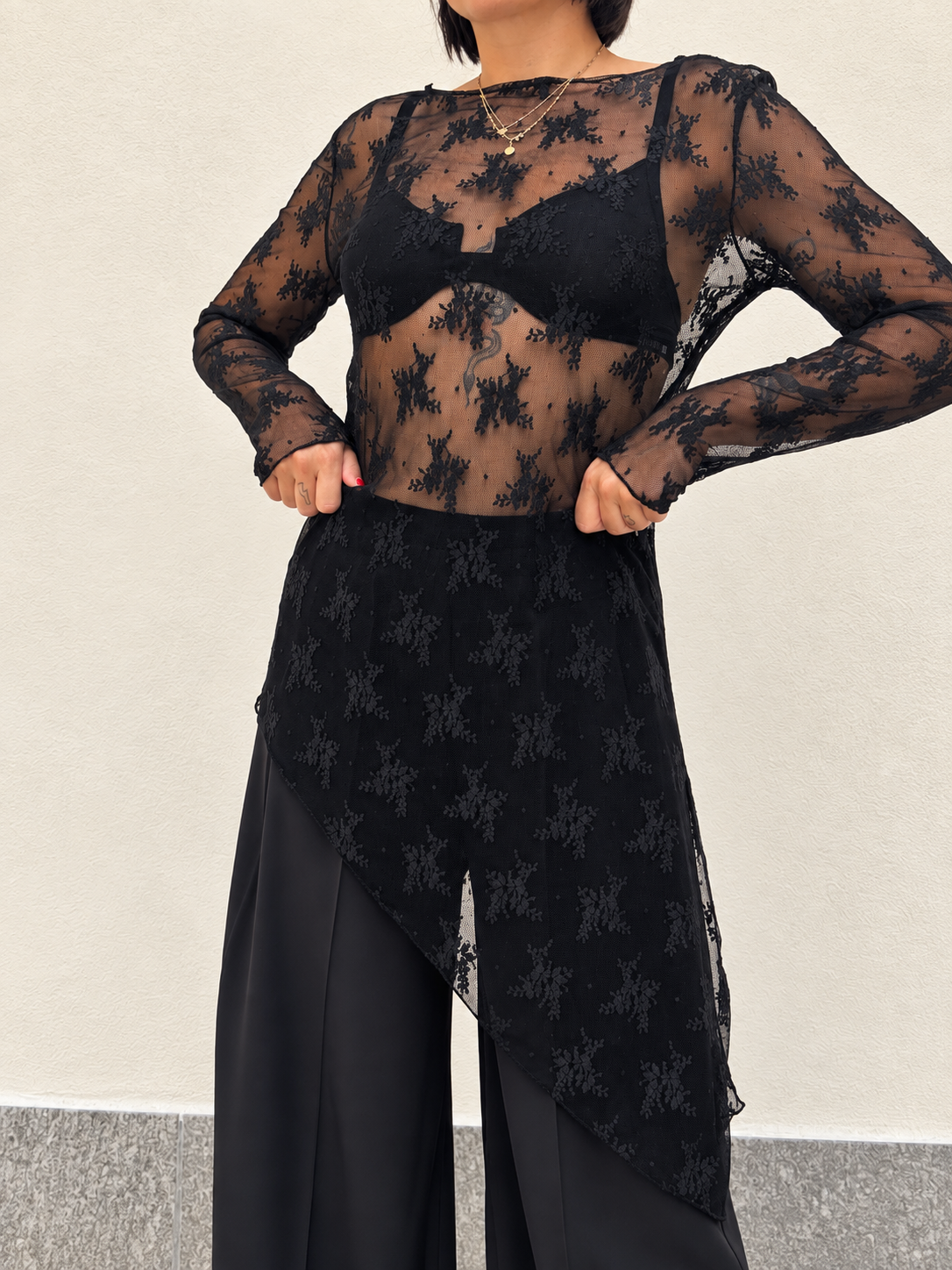 Maglia in tulle ricamata Nera
