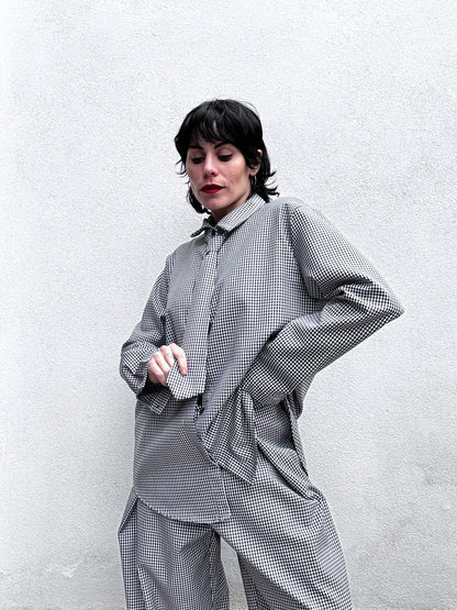 Camicia Vichy over con cravatta