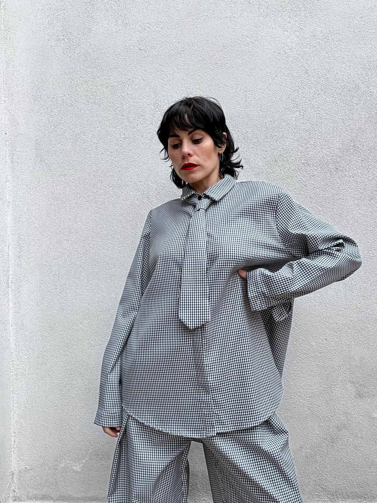 Camicia Vichy over con cravatta