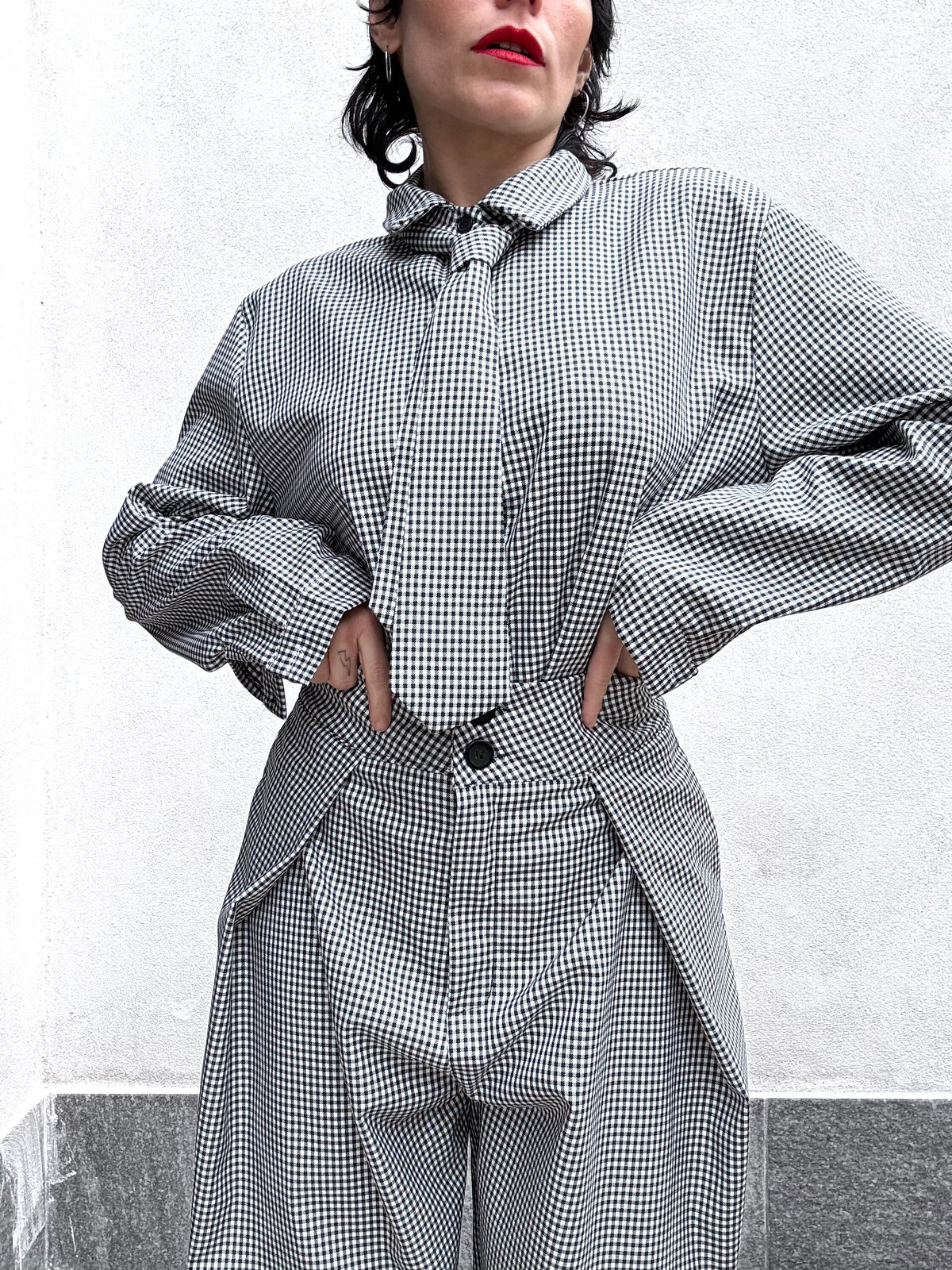 Camicia Vichy over con cravatta